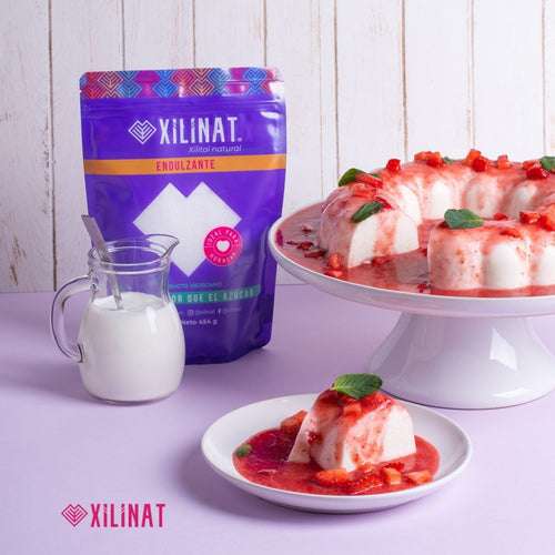 Gelatina de Yogurt con Salsa de Fresa