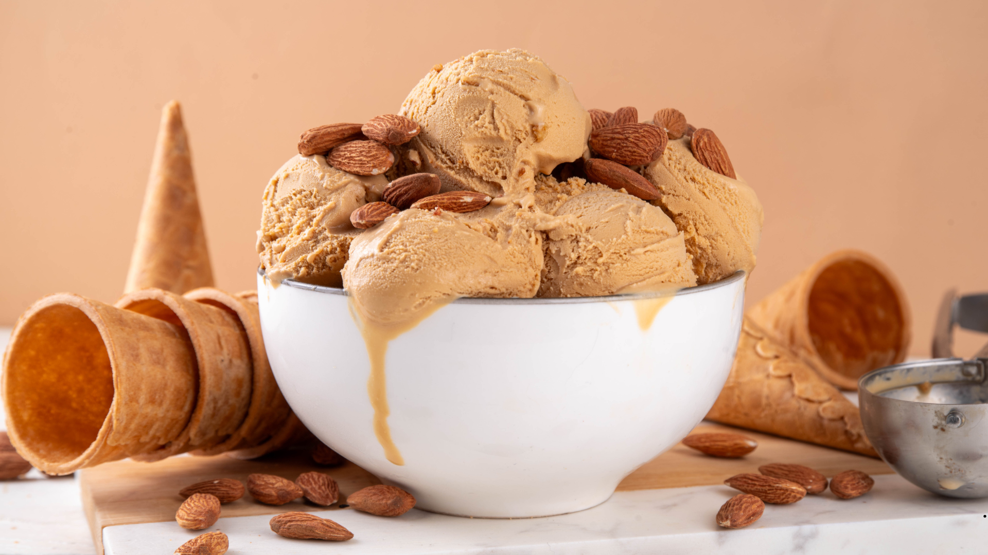 ¿Qué consejos alternativos puedo usar para mejorar la textura y el sabor de los helados keto?